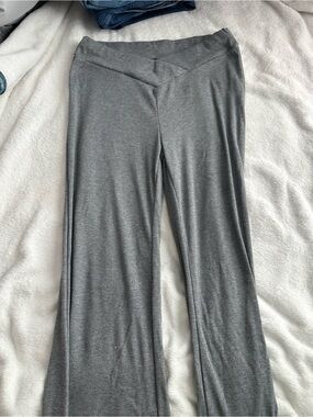 Women's Gray Flared Yoga Pants with V-Waistband